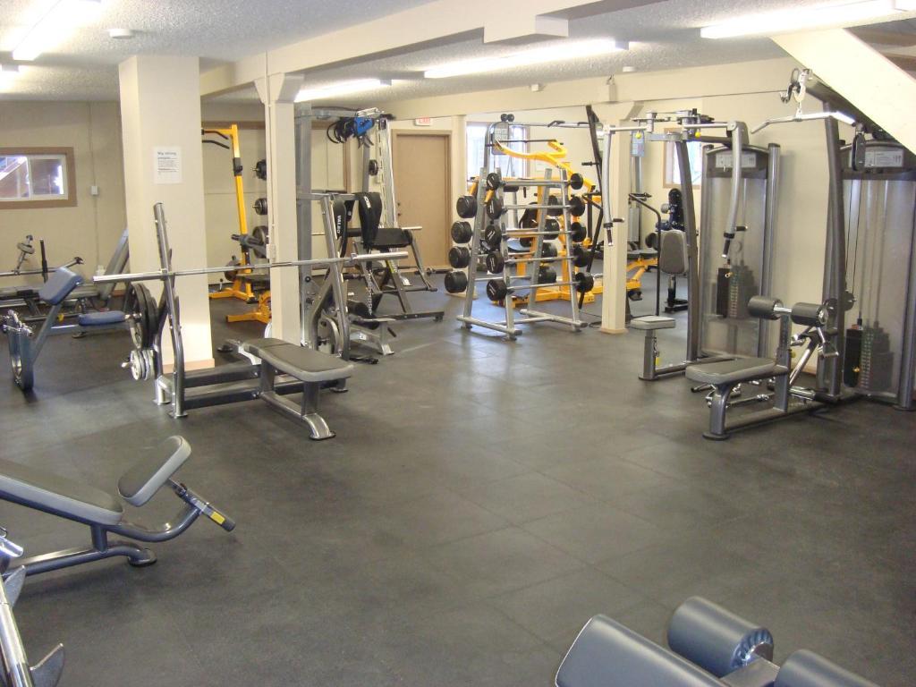 Ypc Fitness & Accomodations Invermere Exterior photo